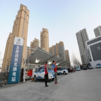 新能源汽车驶向何方？十字路口的抉择与突围